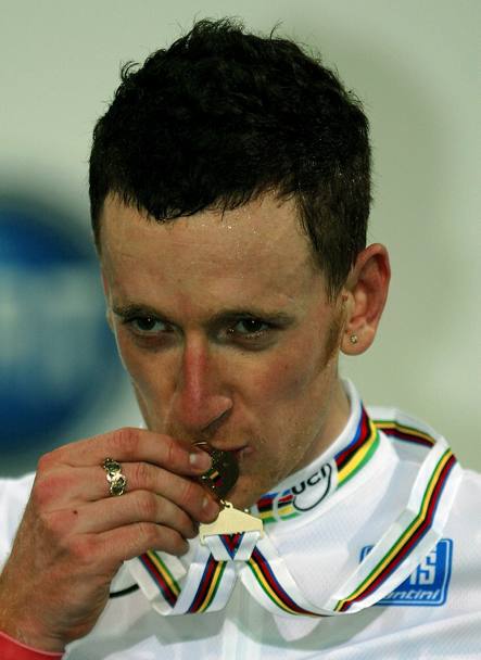 I momenti di gloria del campione britannico Bradley Wiggins. Mondiali su pista Stoccarda 2003 medaglia d’oro nell’inseguimento individuale (Reuters)